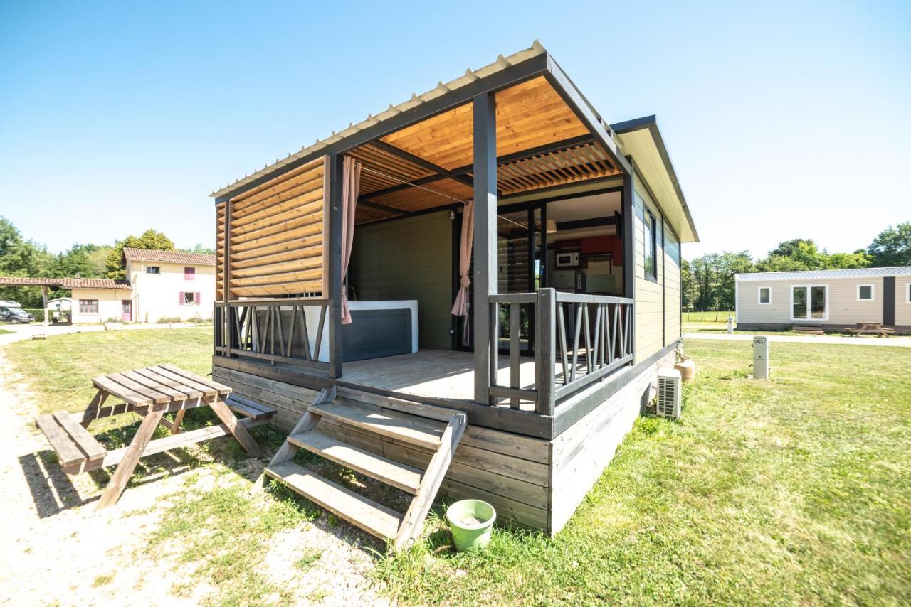 Camping Du Sevron Saint-Etienne-du-Bois  Exterior foto